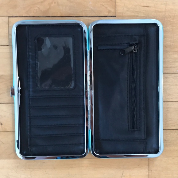 Patterned clutch - Picture 2 of 2